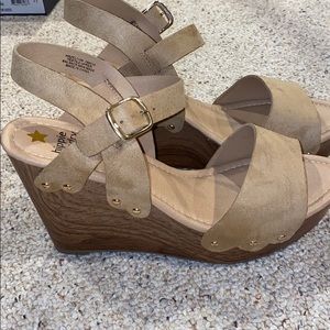 NWT chunky heels